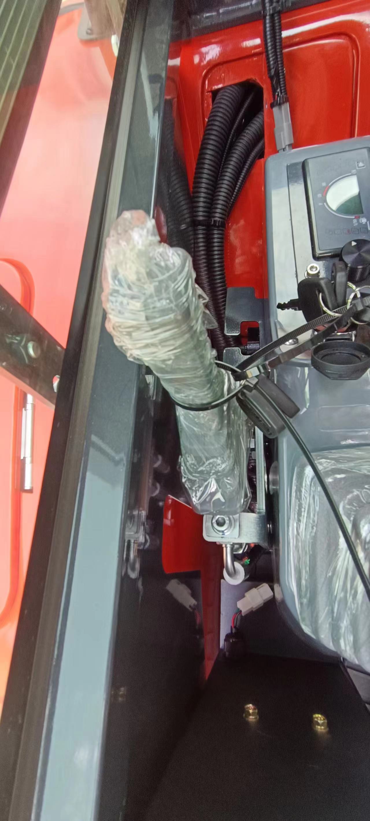 Efficient, durable, and easy to control – your trusted 3.5-ton mini excavator.