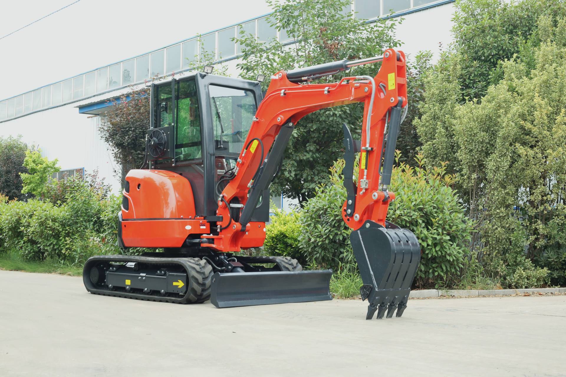 Efficient, durable, and easy to control – your trusted 3.5-ton mini excavator.